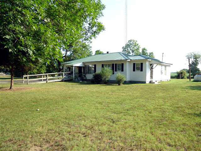 Nice 1,078 +/- sq. ft. country home on 3Ac +/-