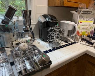 Keurig Coffee Maker, Bundled Utensil Drawers in Organizers