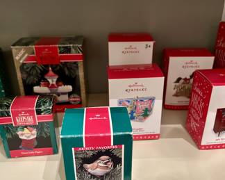 Hallmark Keepsake Christmas ornaments boxed lot, 7 pieces