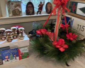 Christmas decor lot: Santa figures, wreath, holiday mugs