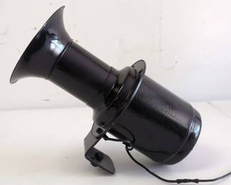 Ahooga Horn Antique
