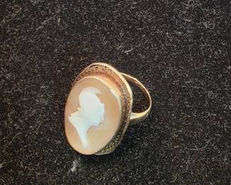 10k Gold Cameo Ring