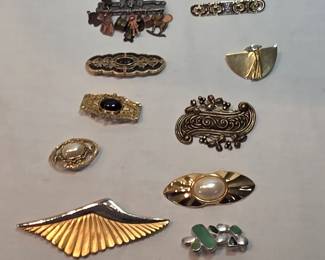 Brooches Lot