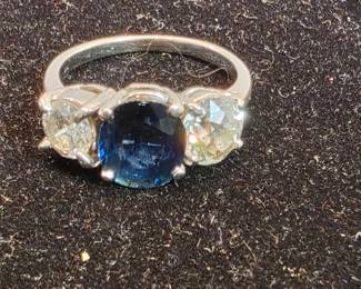 14k White Gold Ring With Sapphire And Diamonds
