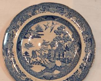 Old Blue Willow Scalloped Edge Plate