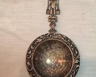 900 Silver Tea Strainer