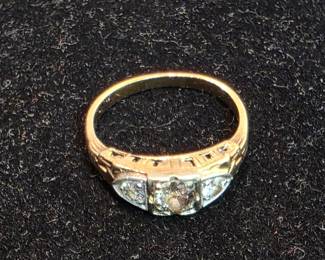 Small Yellow Gold 14k Ring With Diamonds