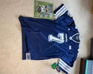 UConn Dan Orlovsky Signed Jersey XXL, Magazine and Bobblehead