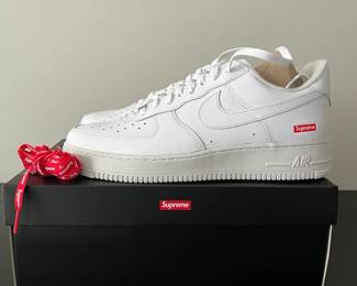 Air Force 1 Low SP Supreme, White  Mens Sz 11, NEW