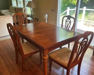 Kellerstyle Wood Dining Table w Leaf and Four Chairs Turned Spindle Legs