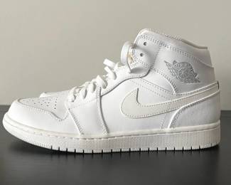 Air Jordan 1 Mid, White  Mens Size 10.5 NEW no box