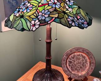 Stained glass table lamp