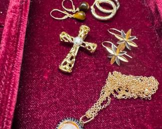 Gold, sterling and costume jewelry