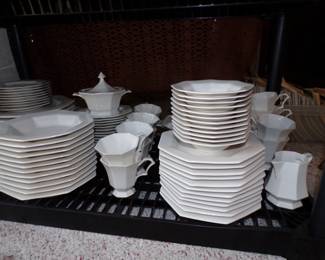 Set Ironstone china
