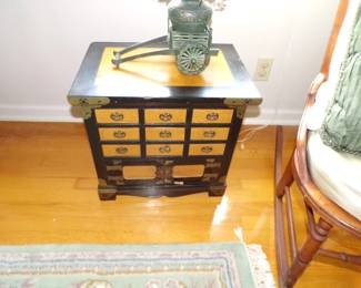 Small oriental chest00