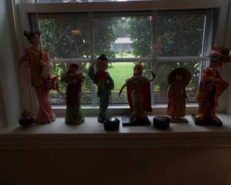 Oriental dolls