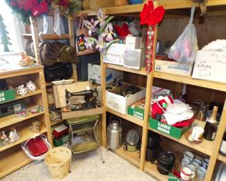 lots Christmas items< army wool blankets