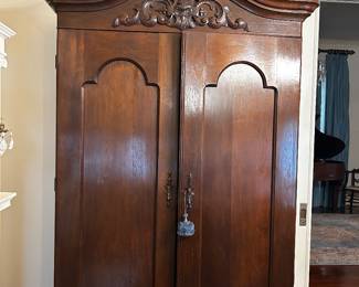 Fabulous LA armoire - lovely conditions