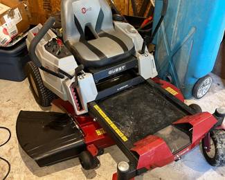 Zero turn lawnmower