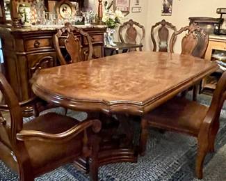 Table with 2 leaves and 6 chairs