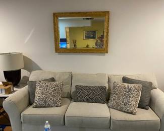 couch, mirror, lamp      200, 20, 50