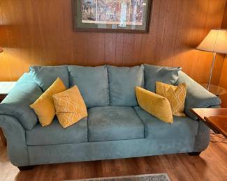 couch and side table with lamp 200