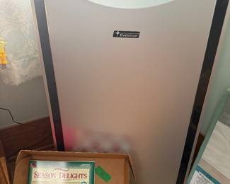 Window air conditioner portable