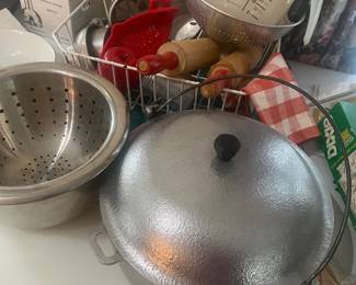 Vintage Club Hammered Aluminum Dutch Oven