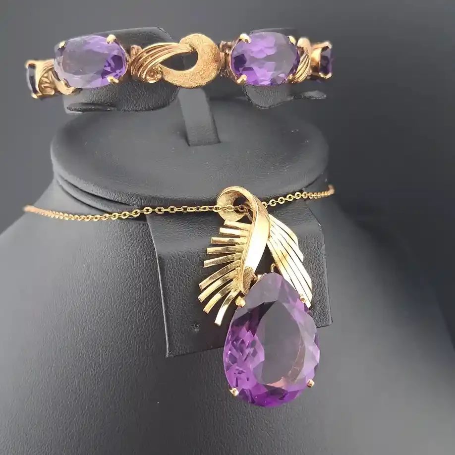 01 18k Gold Amethyst Pendant and Bracelet Set