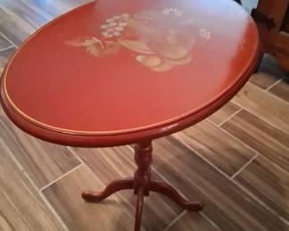 Lock 1776 Wood Oval Red Stenciled Foldable End Table