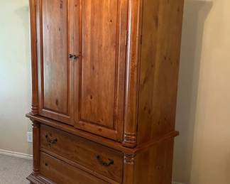One Piece Wood TV Cabinet With Adjustible Shelves
