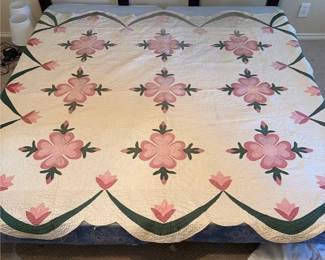 Vintage Pink Flower Stitched Quilt Scallop Edge