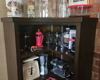 More everyday items - coffee makers, scale, placemats