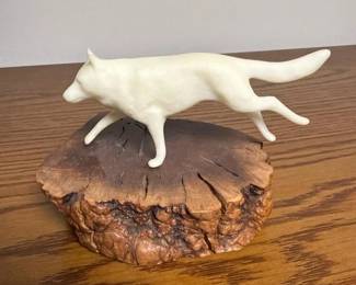 296 runningwolffigurineonburlwoodbase