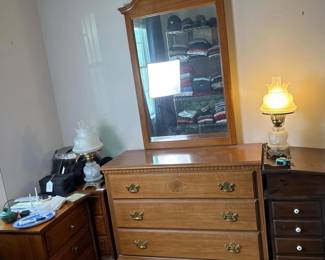 076 traditionalwooddresserwithattachedm