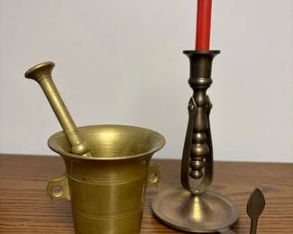 056 vintagebrassmortarpestleandchambers