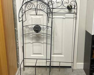 127 decorativegardenhoseandflagstandwi