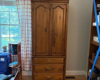 154 solidwoodtwodoorandthreedrawerwar