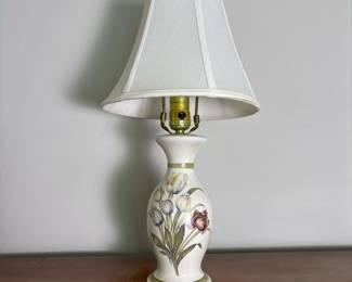 099 ceramictablelampwithfloraldesign