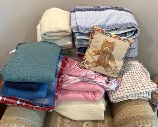 218 largeassortedbeddinglinenscollection