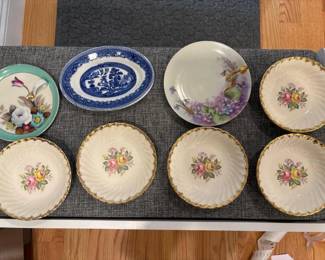 041 mixedlotofvintagechinadinnerware