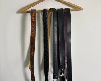 083 setof5mensbeltsvintageleatherwit