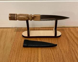 173 scottishsgiandubhlebrawoodhandlewit