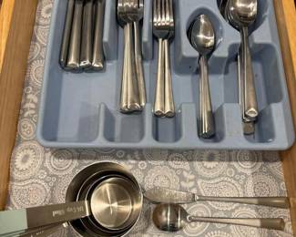 323 cutlerydrawerlot