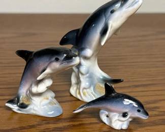 055 vintageporcelaindolphinfamilyfigurin
