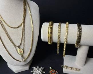 305 vintagecostumejewelrylotincludingwa