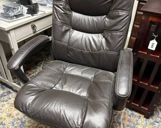 302 executivefauxleatherofficechair