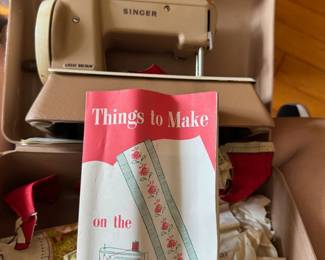 Vtg Singer sewing machine