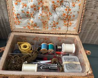 Vtg sewing basket