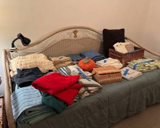 bedding assorted sizes/ daybed